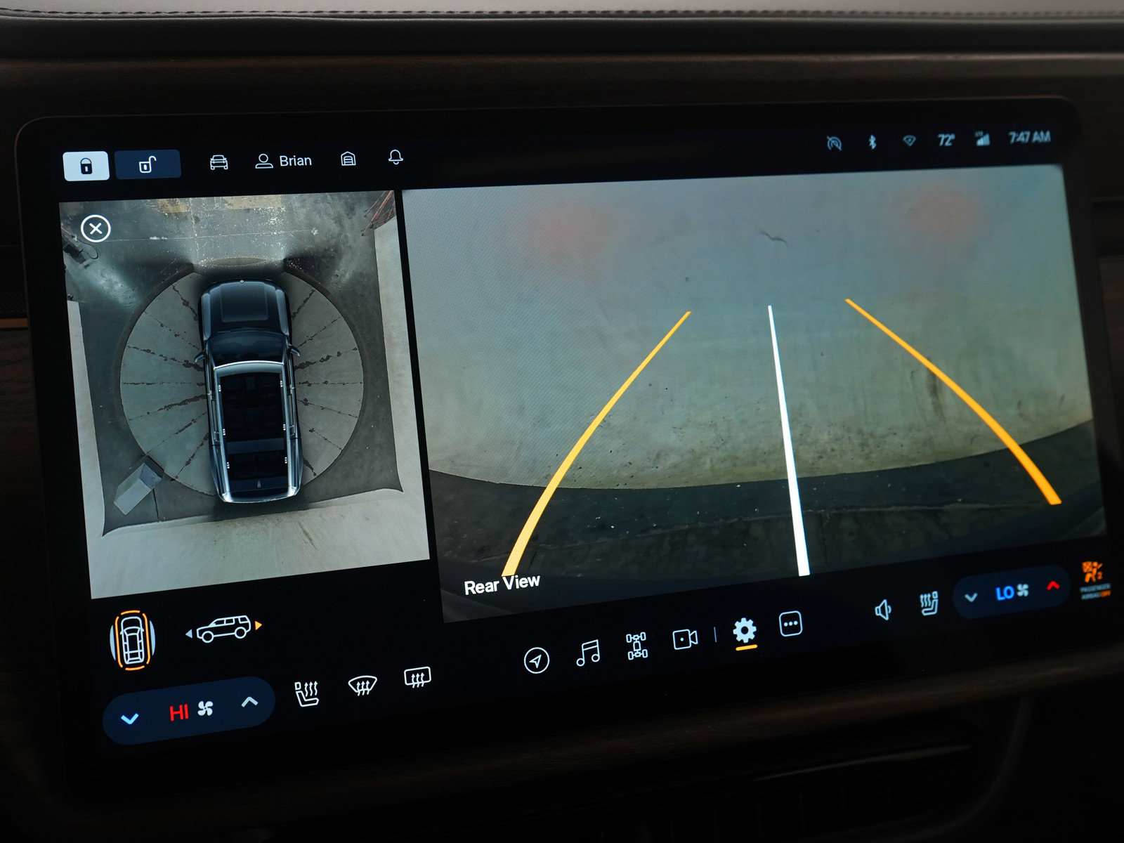 Used 2025 Rivian R1S Premium image 30