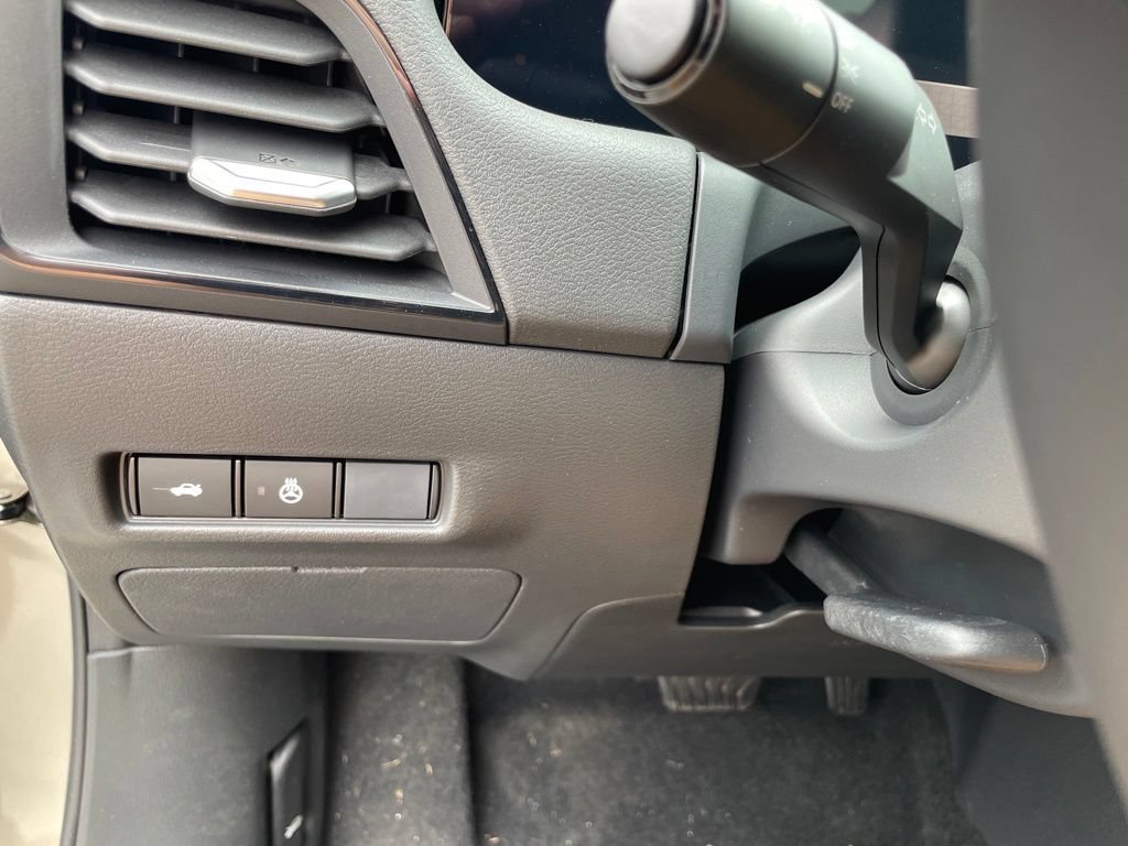 New 2026 Nissan Sentra SV w/ SV Convenience Package FWD image 12