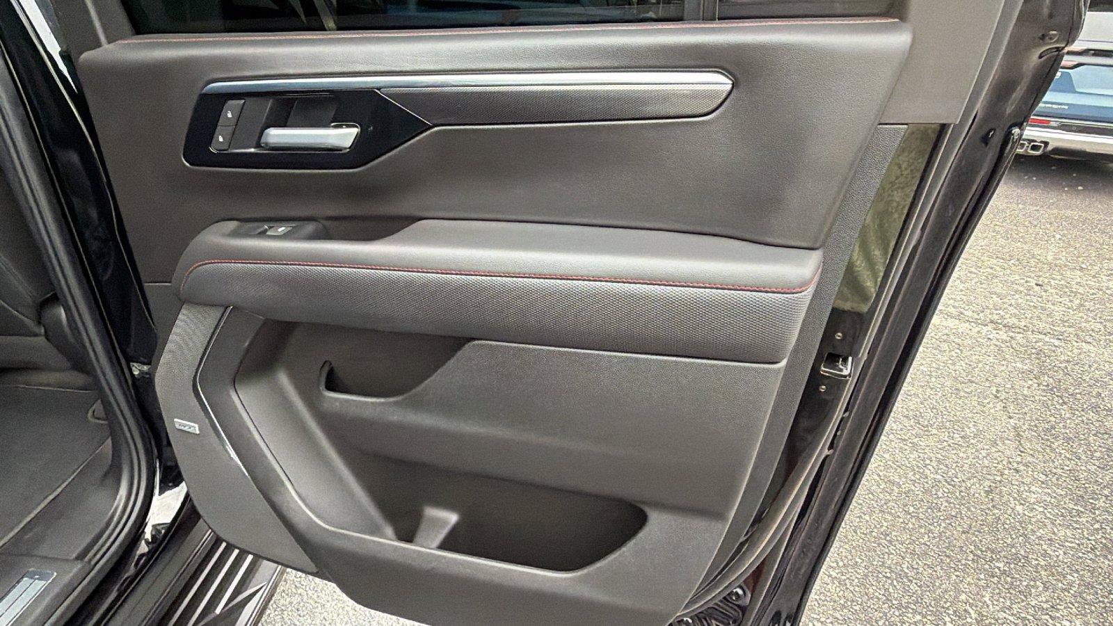 Used 2025 Chevrolet Suburban RST w/ Comfort Package RWD image 20