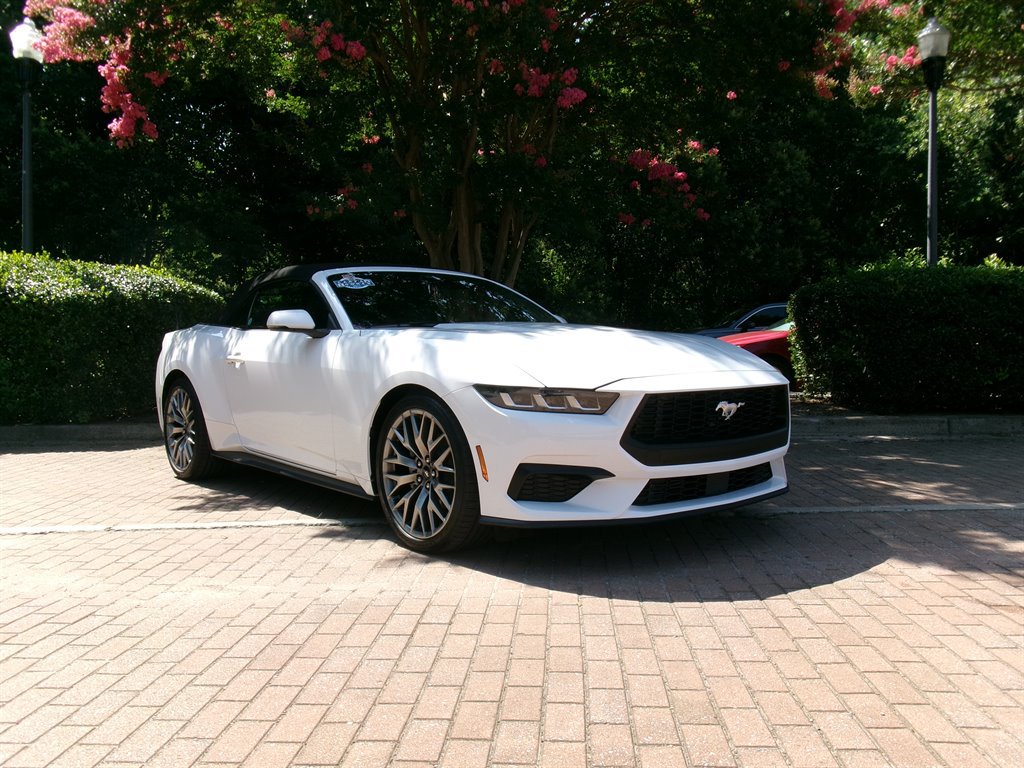 Used 2025 Ford Mustang Premium RWD image 4