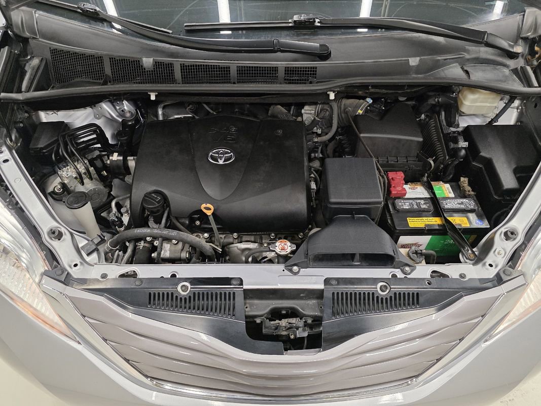 Used 2017 Toyota Sienna XLE Premium image 54