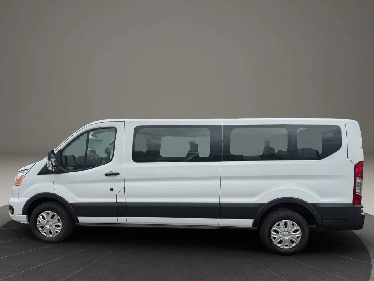 Used 2022 Ford Transit 350 XLT RWD image 3