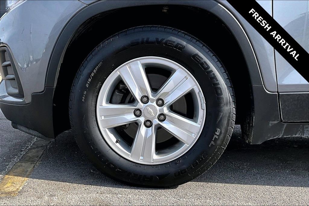 Used 2020 Chevrolet Trax LT w/ LT Convenience Package image 31