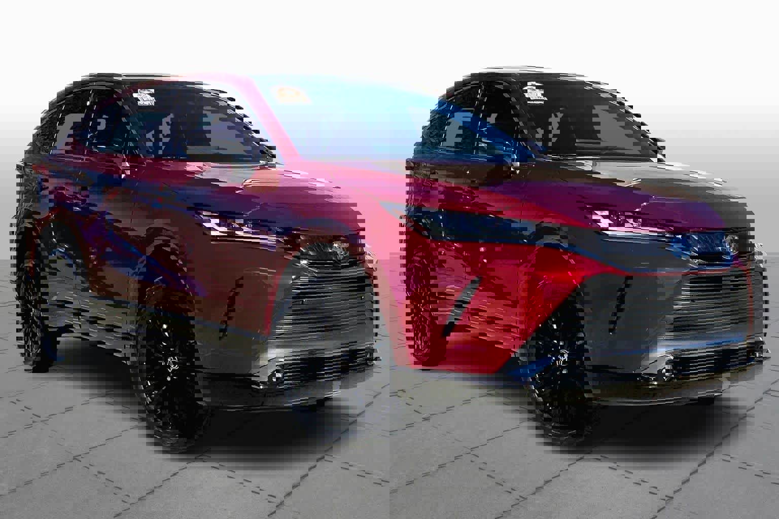 Used 2023 Toyota Venza Nightshade image 3