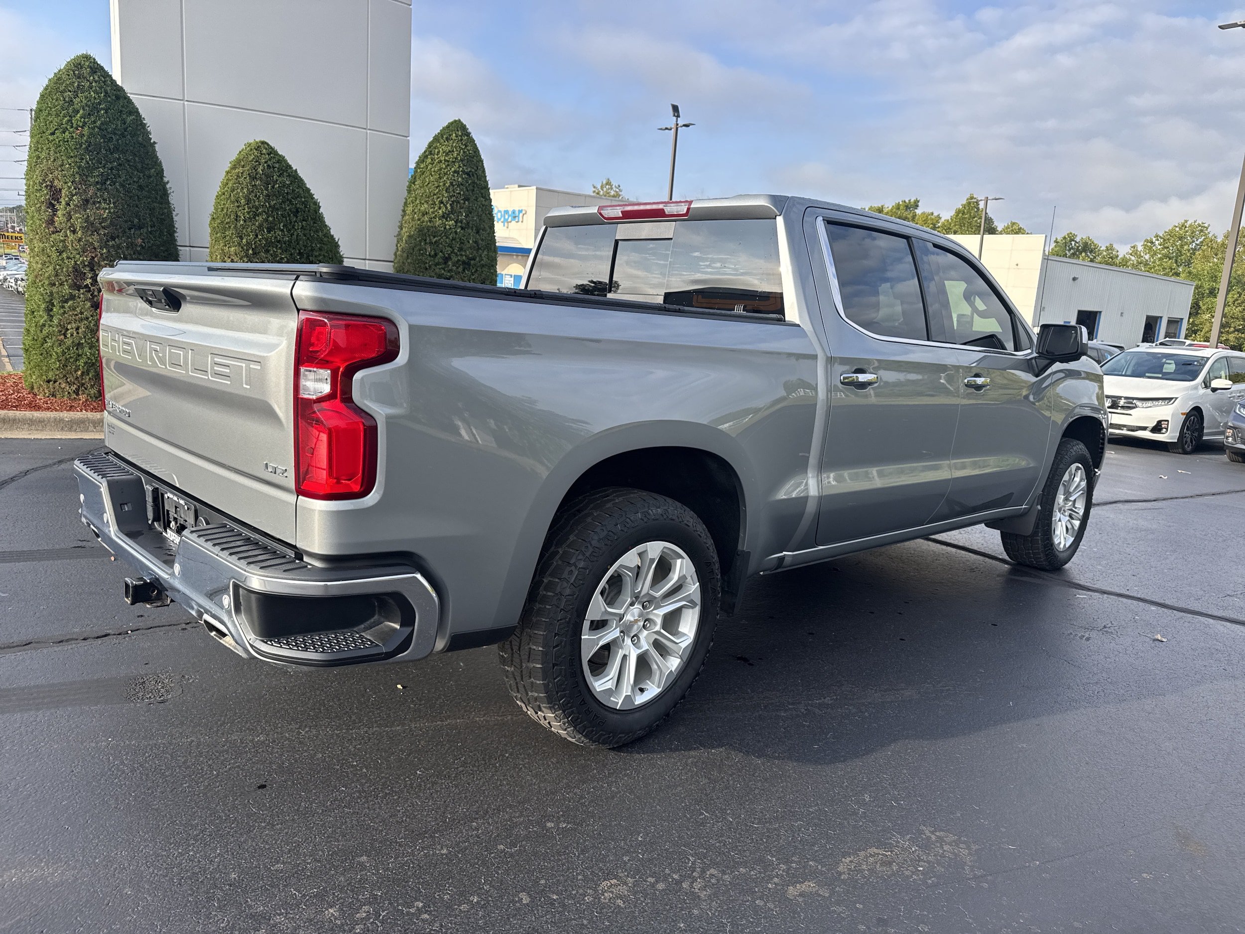 Used 2024 Chevrolet Silverado 1500 LTZ w/ LTZ Premium Package AWD/4WD image 4