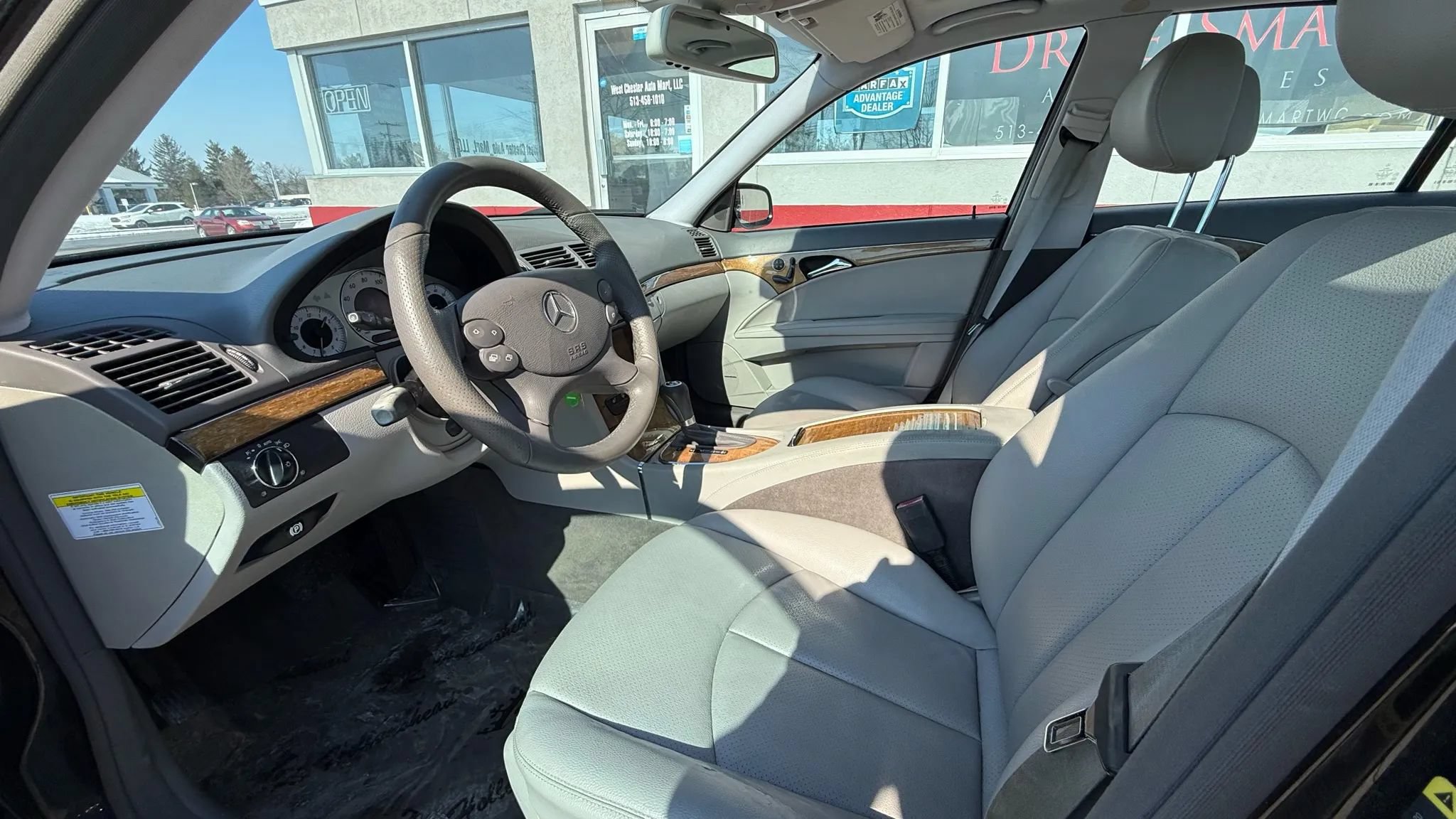 Used 2009 Mercedes-Benz E 350 4MATIC Sedan image 9