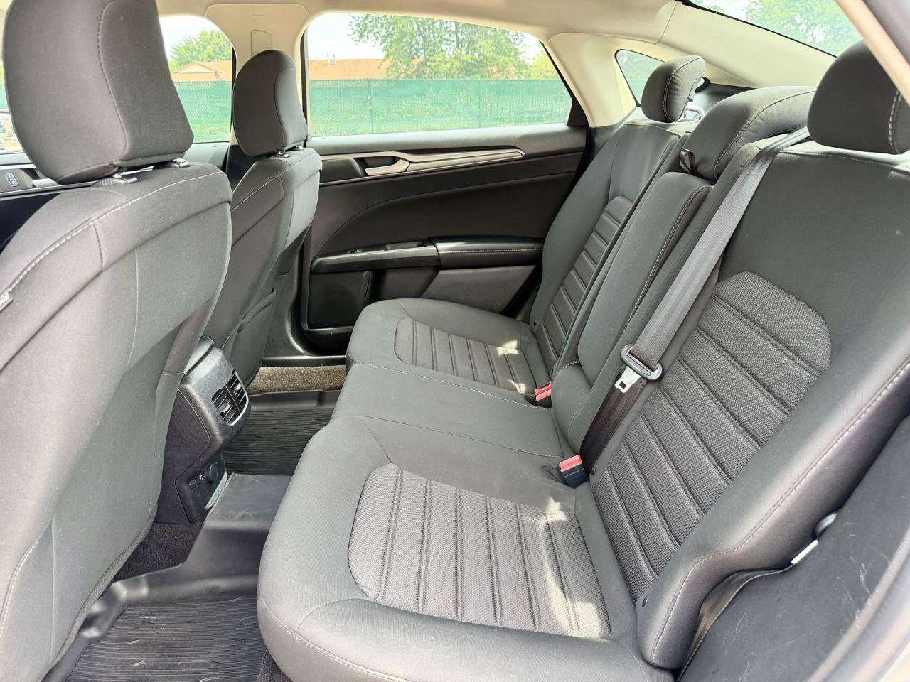 Used 2020 Ford Fusion SE FWD image 14