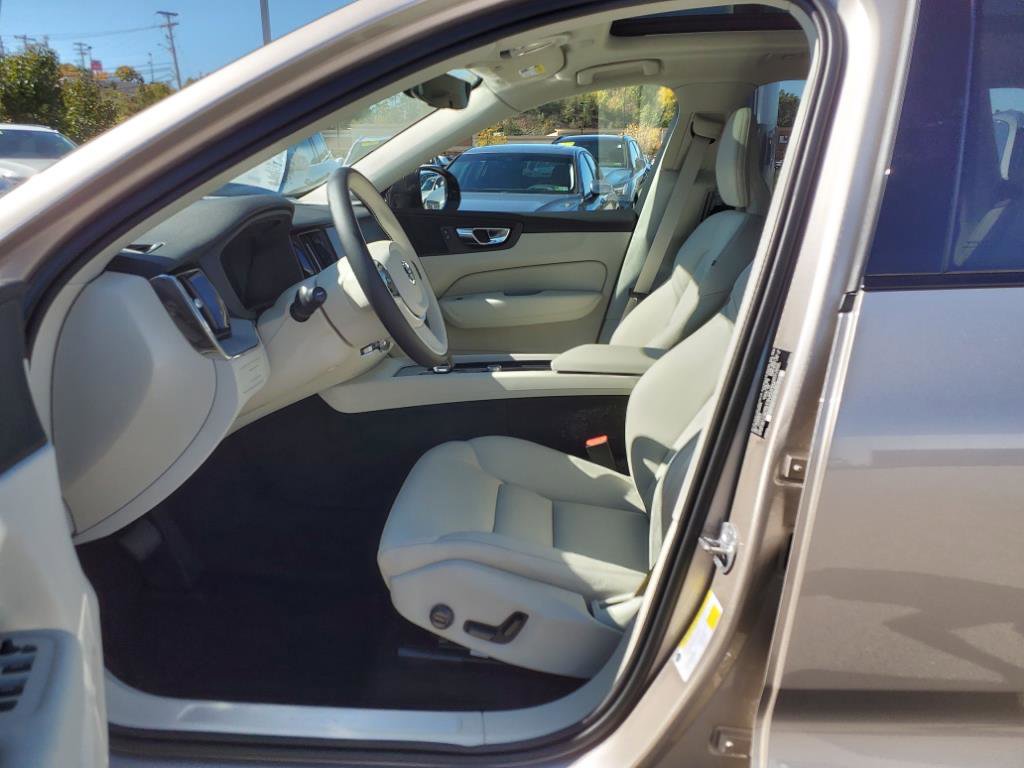 Certified 2025 Volvo XC60 T8 Plus w/ Climate Package image 10