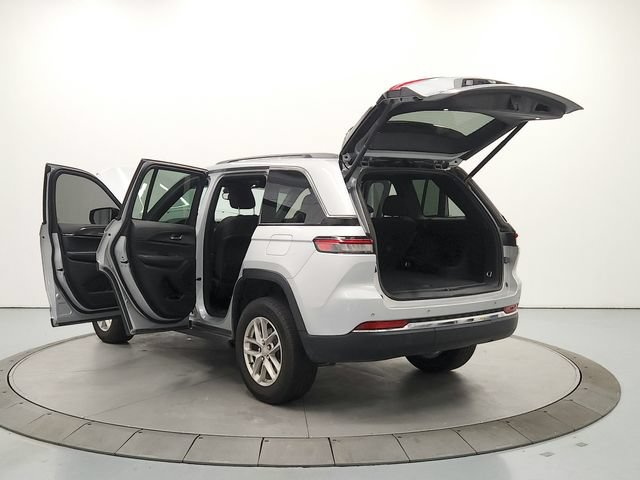 Used 2024 Jeep Grand Cherokee Laredo X w/ Luxury Tech Group I AWD/4WD image 13