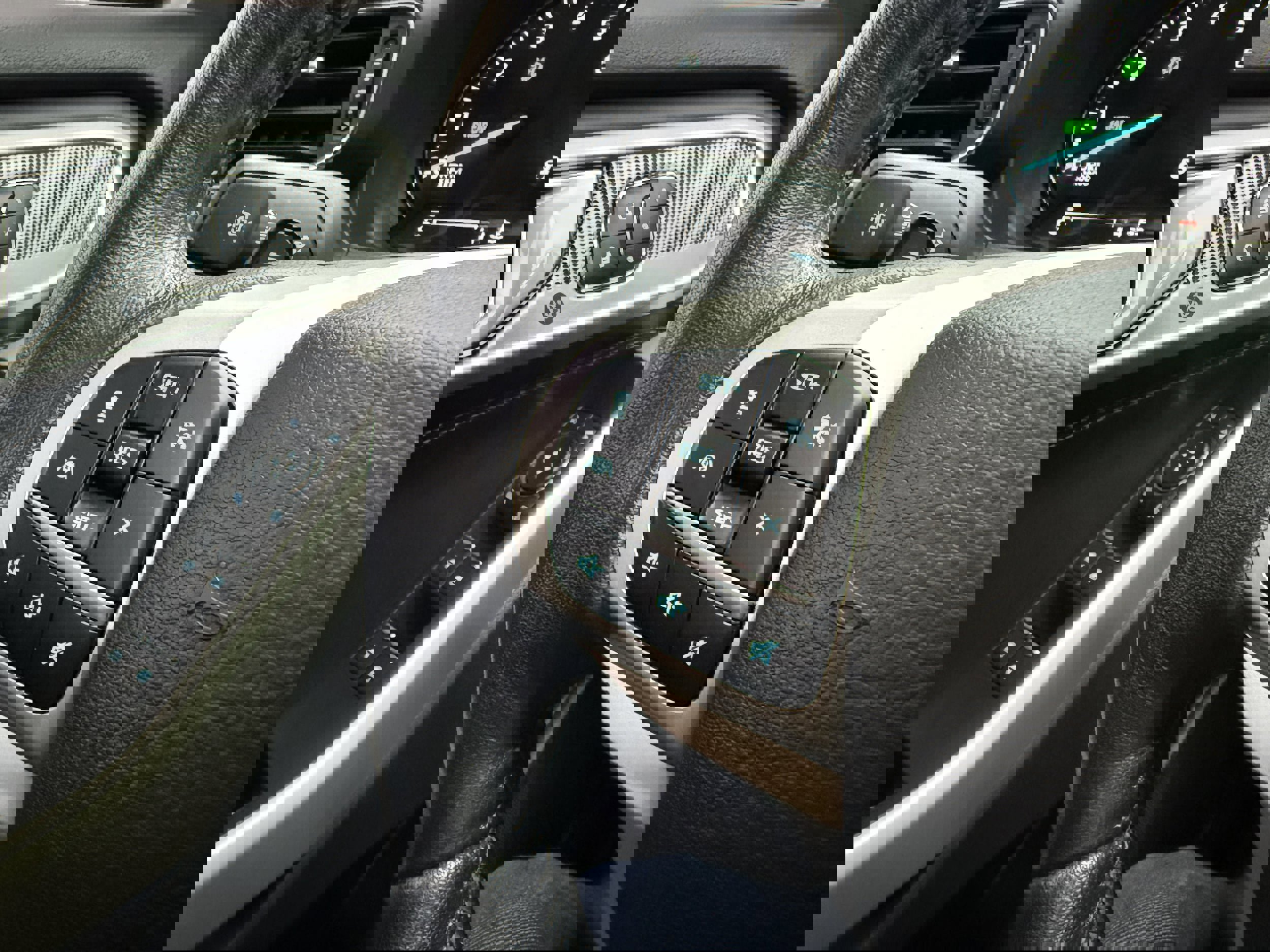 Used 2021 Ford Explorer Limited w/ Class III Trailer Tow Package image 15