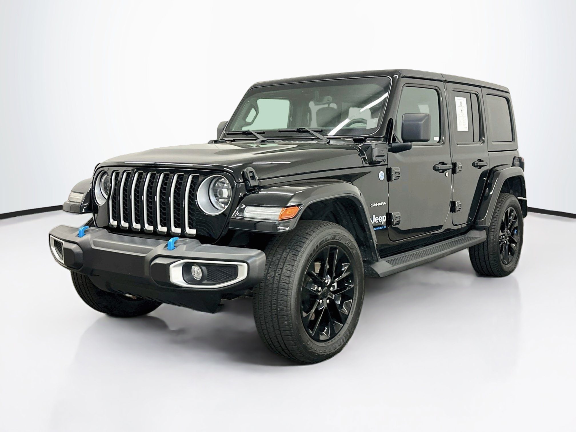 Used 2023 Jeep Wrangler Unlimited Sahara AWD/4WD image 3