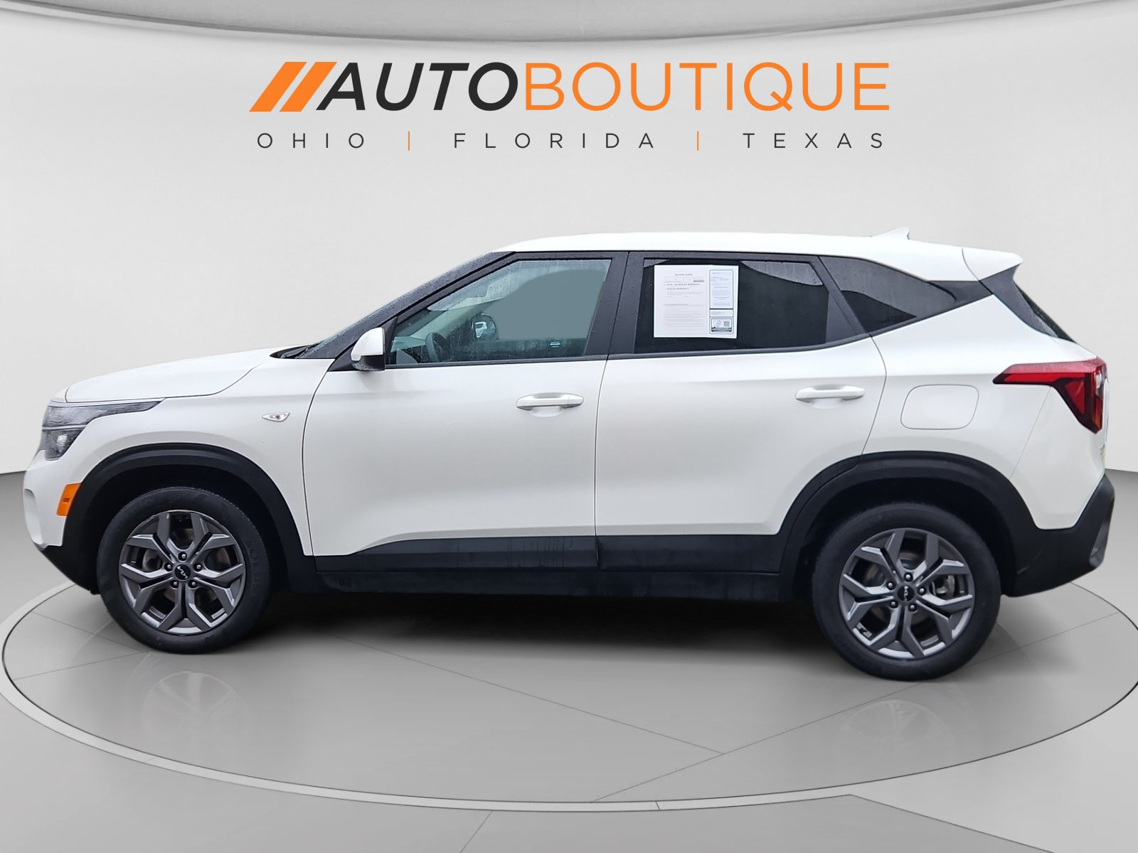 Used 2024 Kia Seltos LX AWD/4WD image 2
