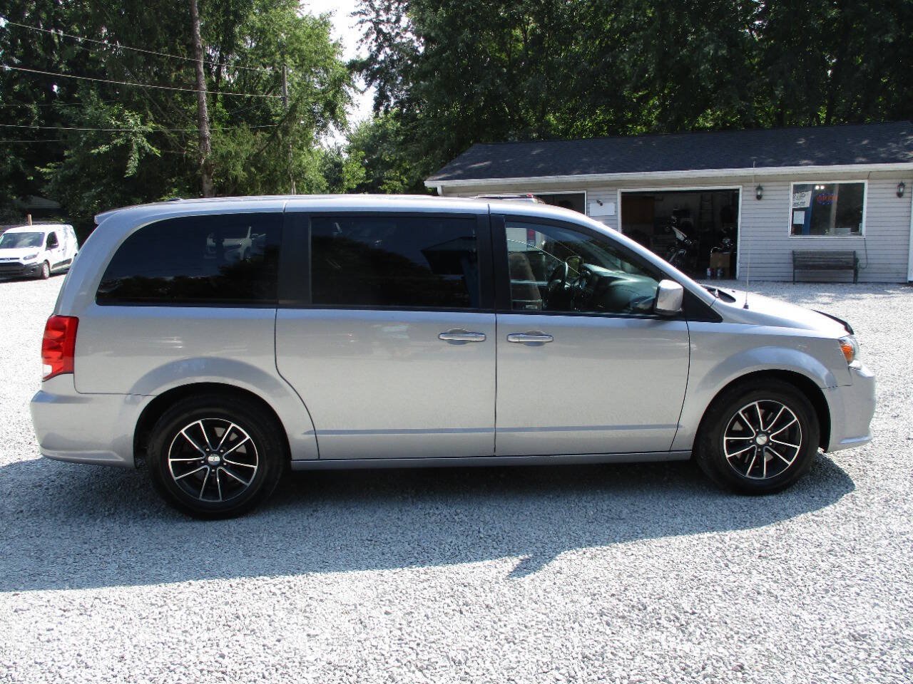 Used 2018 Dodge Grand Caravan SE FWD image 6