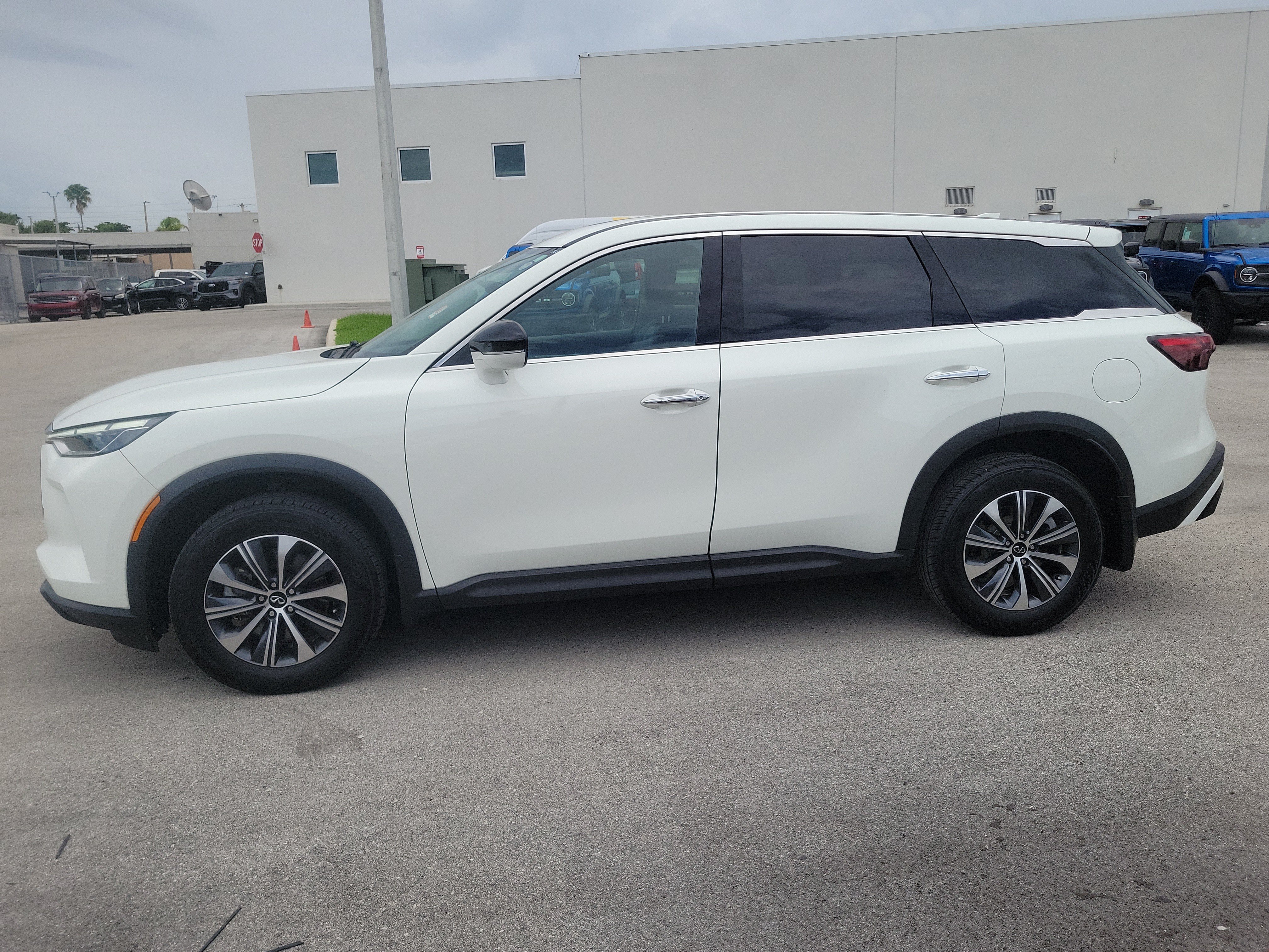 Used 2024 INFINITI QX60 Pure FWD image 8