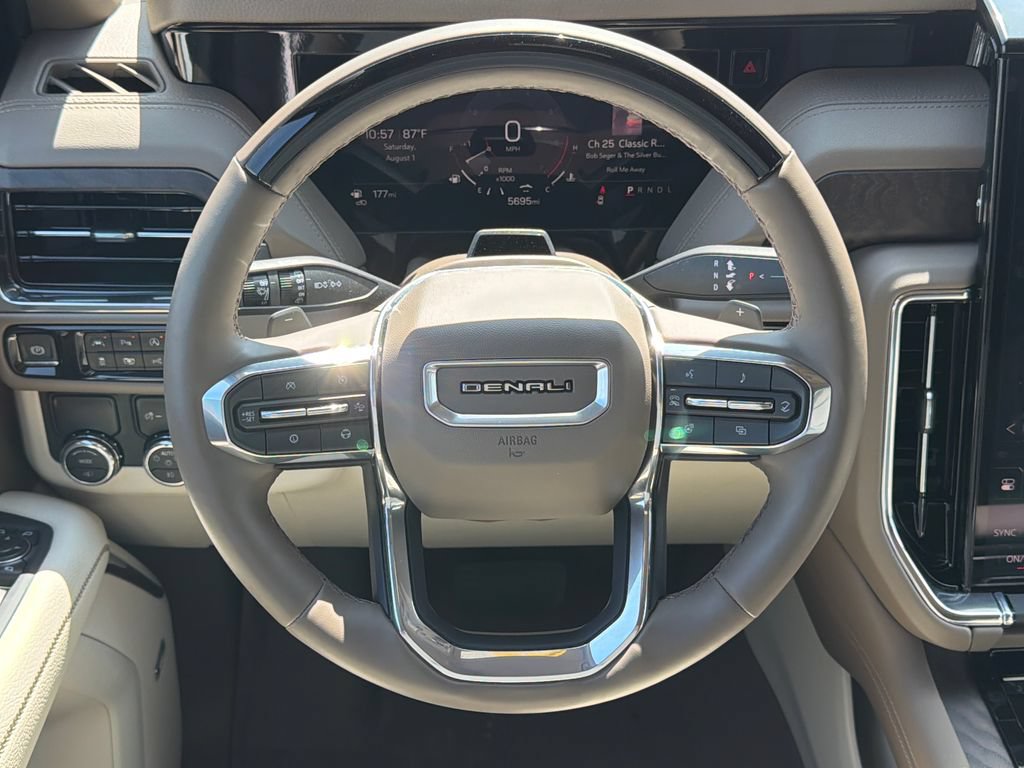 Used 2025 GMC Yukon Denali w/ Denali Reserve Package RWD image 16