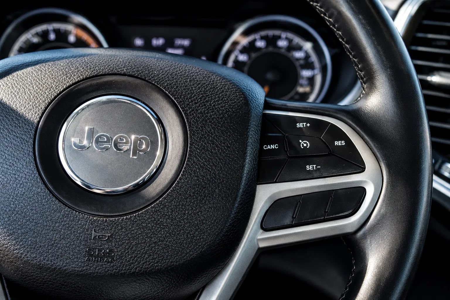Used 2019 Jeep Cherokee Latitude Plus AWD/4WD image 13
