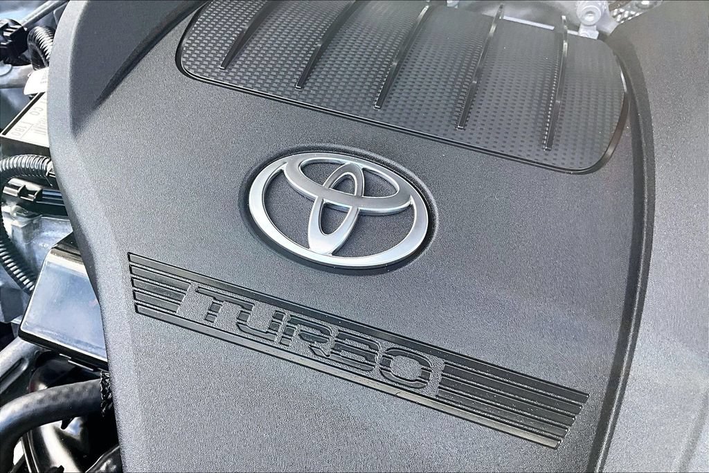 Used 2023 Toyota Highlander XLE FWD image 31