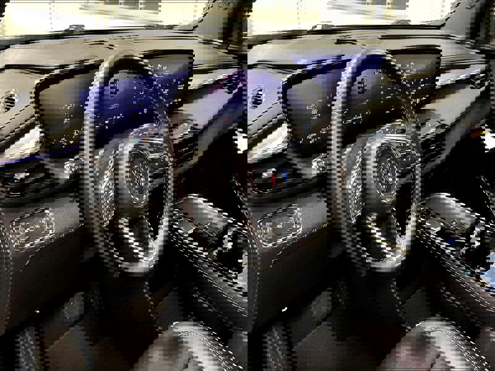 Used 2025 Buick Enclave Preferred image 8