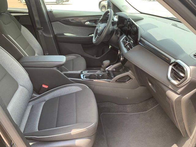 Used 2025 Chevrolet TrailBlazer LT AWD/4WD image 31