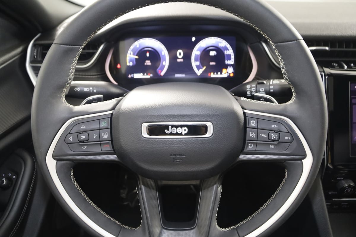 Used 2024 Jeep Grand Cherokee L Altitude AWD/4WD image 34