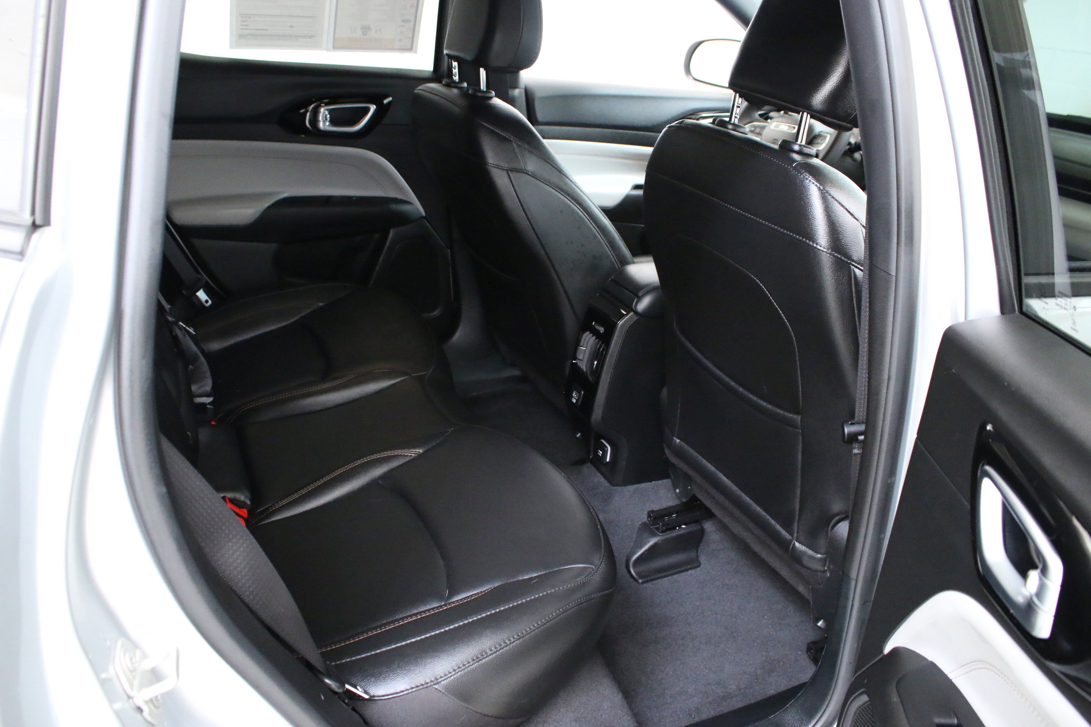 Used 2024 Jeep Compass Limited AWD/4WD image 28