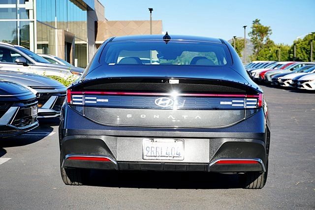 Certified 2025 Hyundai Sonata SE image 9