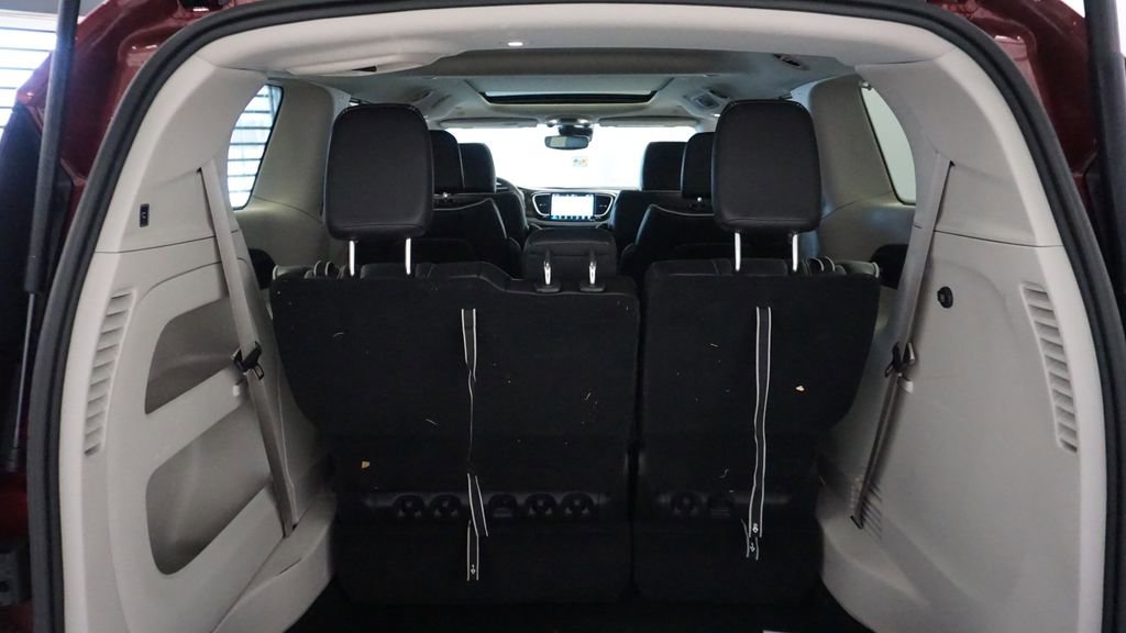 Used 2023 Chrysler Pacifica Limited image 18