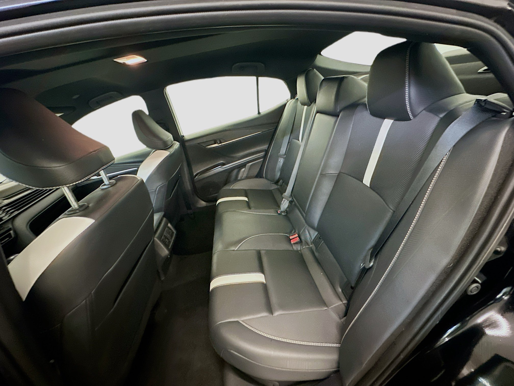 Used 2025 Toyota Camry SE FWD image 29