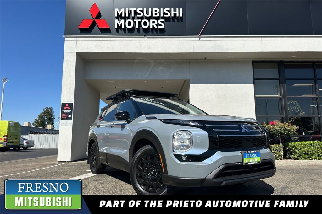 New 2025 Mitsubishi Outlander AWD image 1