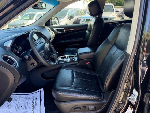 Used 2016 Nissan Pathfinder Platinum w/ Family Entertainment Package AWD/4WD image 16