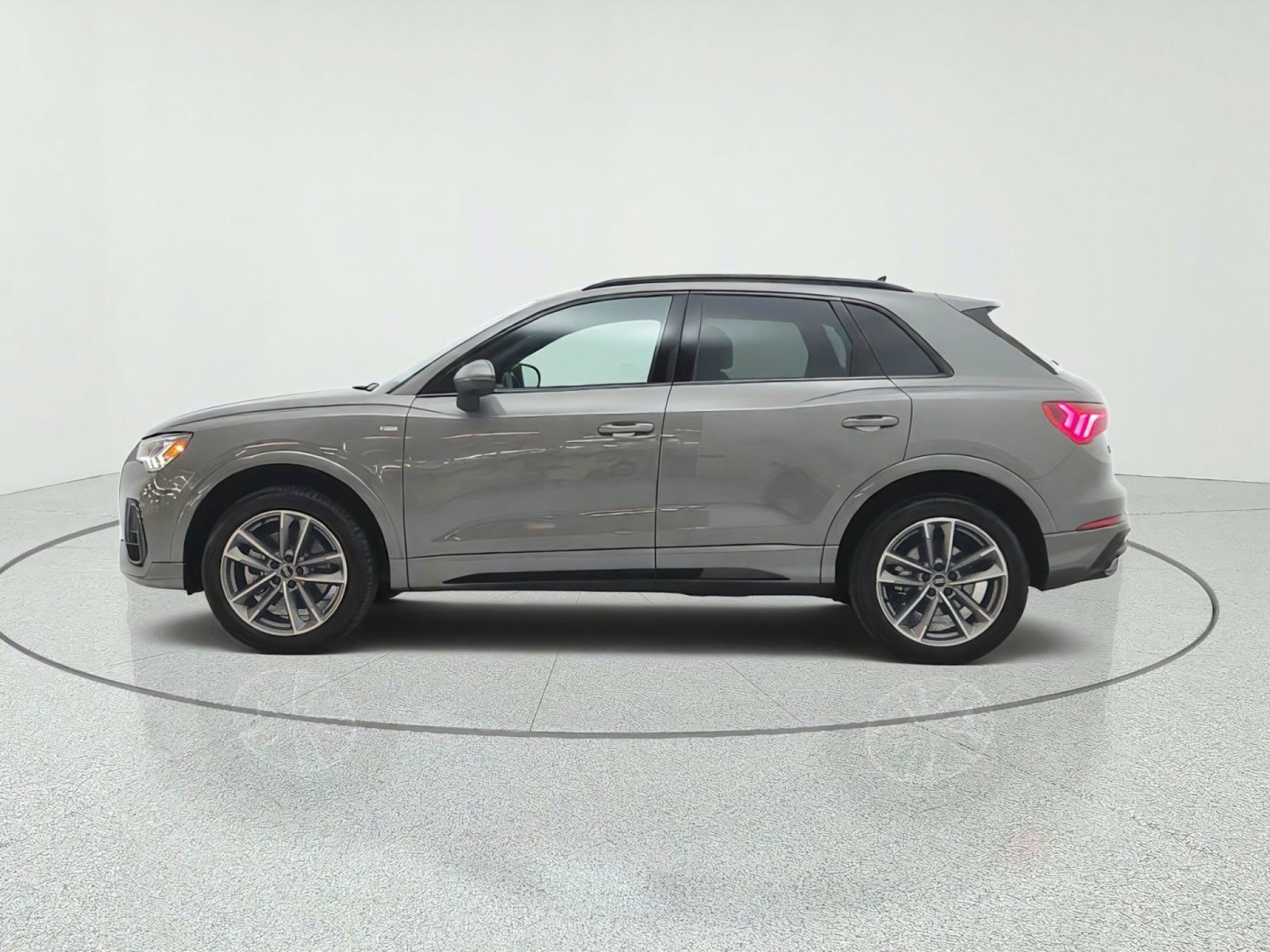 Used 2025 Audi Q3 2.0T Premium w/ Convenience Package AWD/4WD image 8