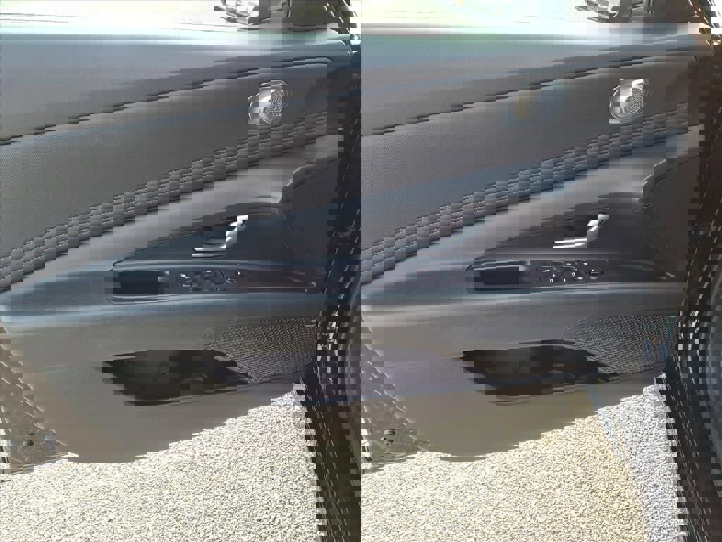 Used 2023 Hyundai Elantra Limited image 21