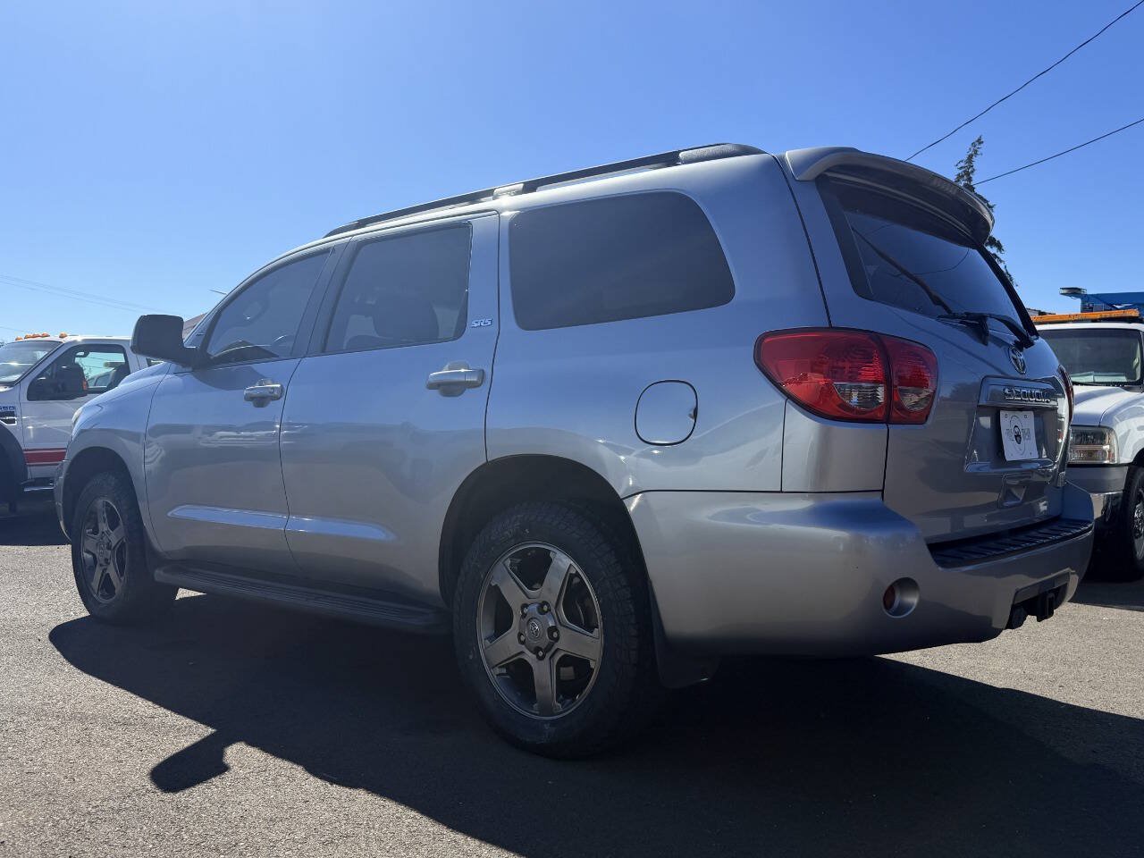 Used 2014 Toyota Sequoia SR5 w/ Sport Appearance Package AWD/4WD image 7