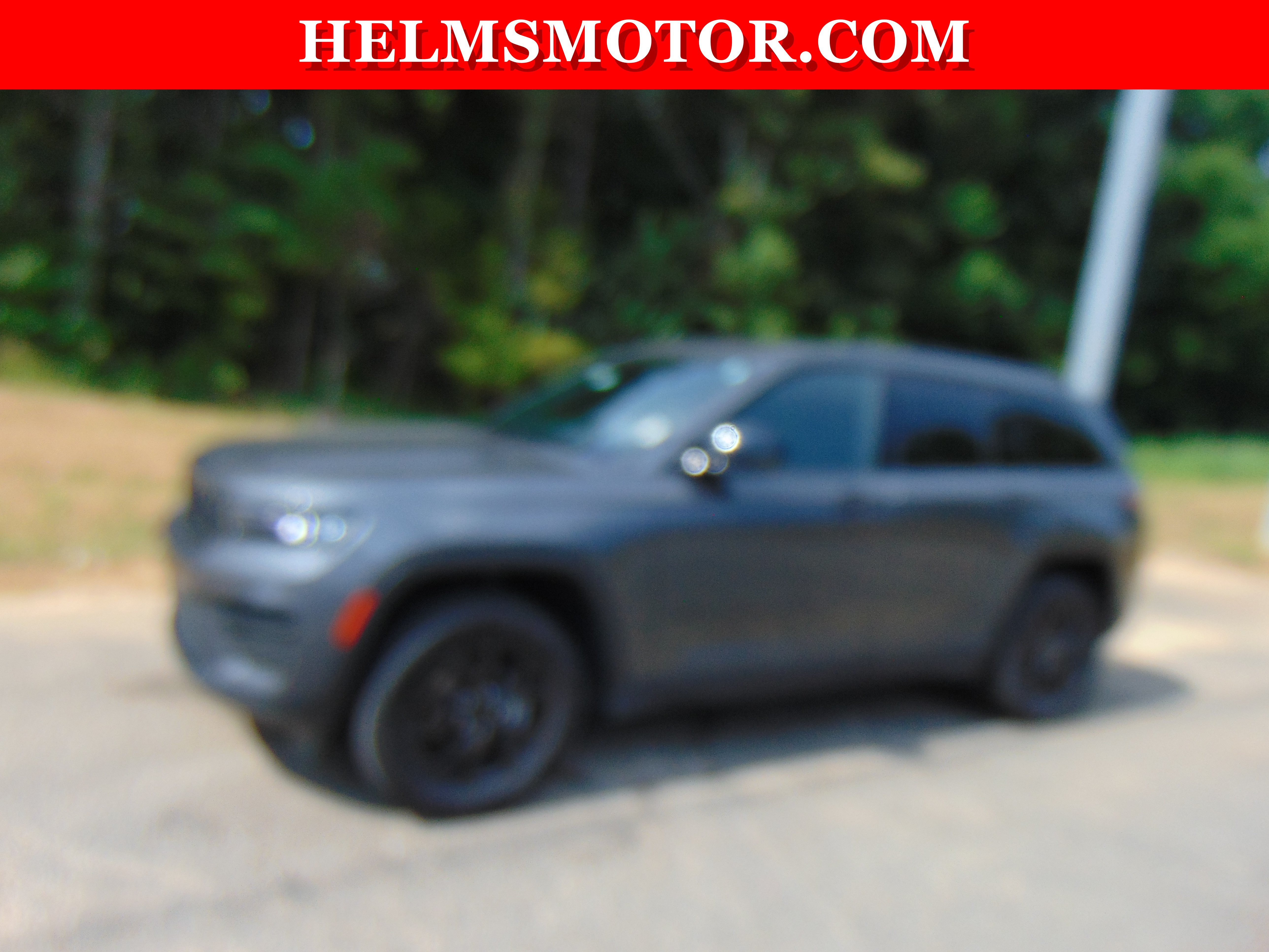 Used 2024 Jeep Grand Cherokee Altitude RWD image 3