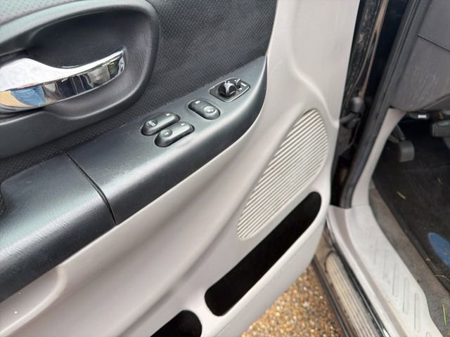 Used 2004 Ford F150 Lightning RWD image 13