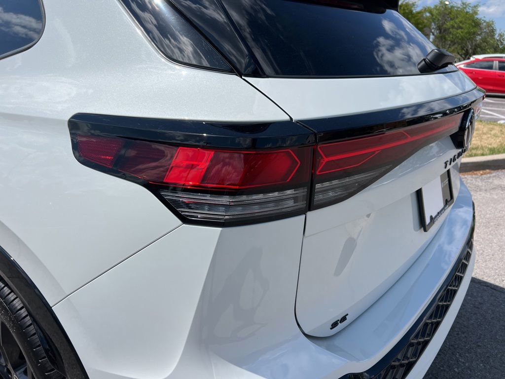 New 2026 Volkswagen Tiguan SE R-Line FWD image 12