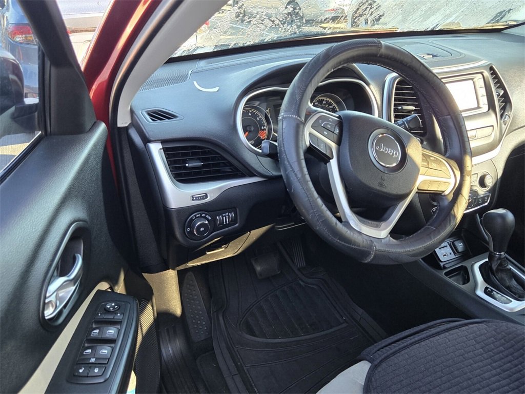 Used 2015 Jeep Cherokee Latitude image 11