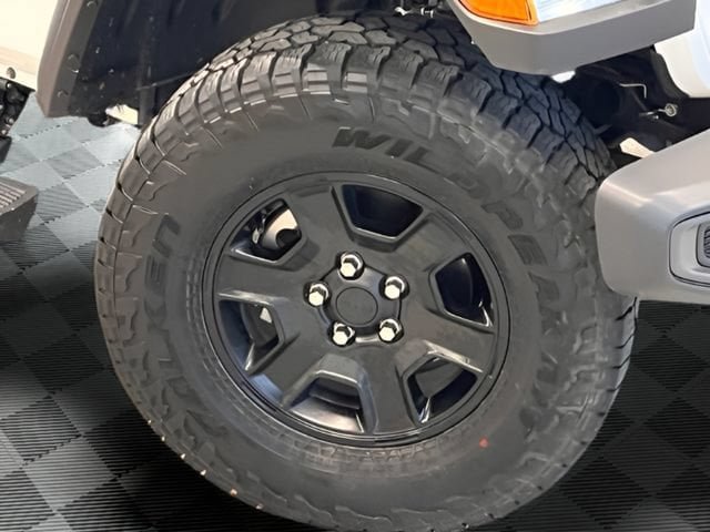 Used 2023 Jeep Gladiator Mojave w/ Cold Weather Group AWD/4WD image 29