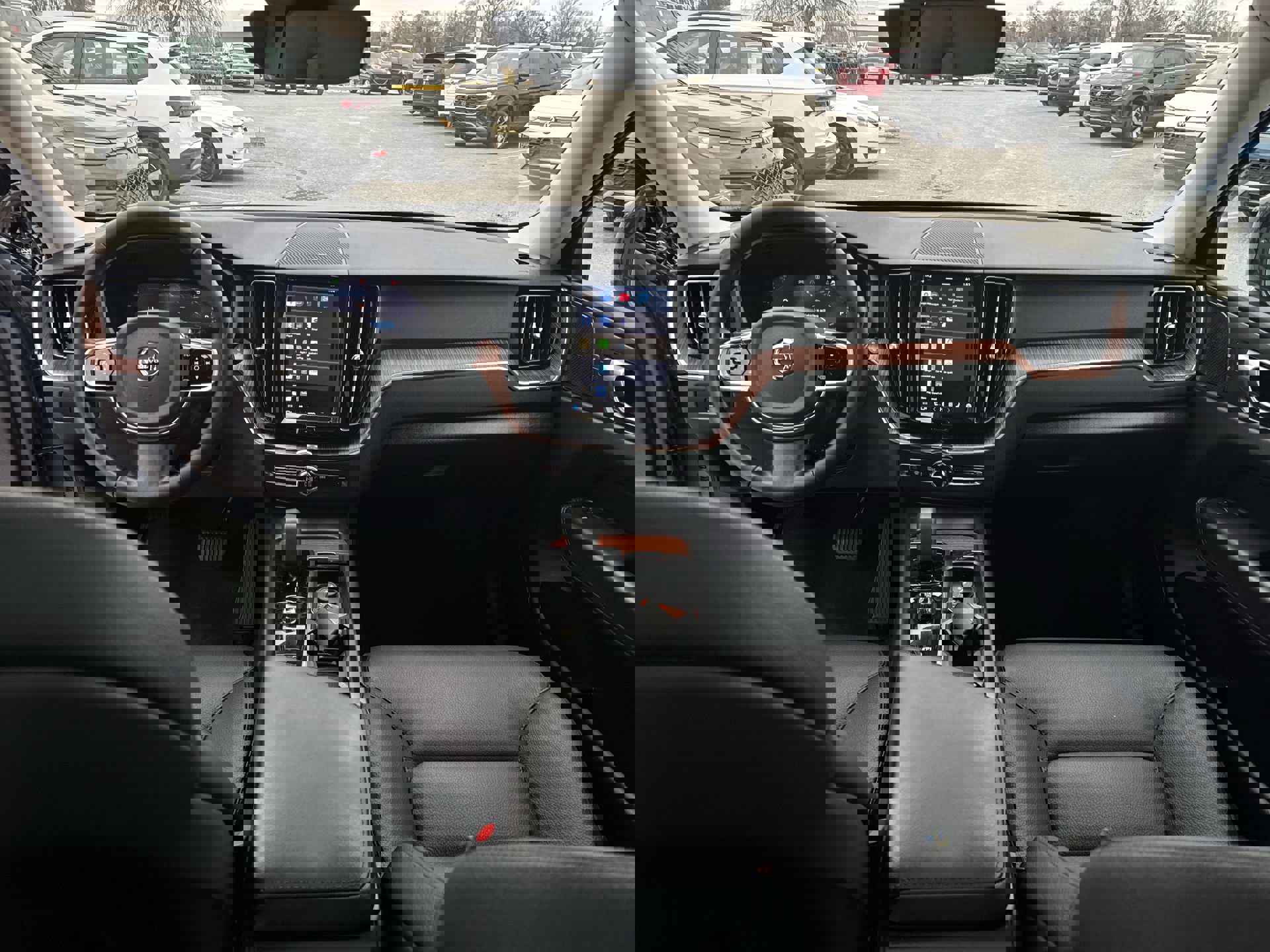 Used 2024 Volvo XC60 T8 Plus w/ Climate Package image 21