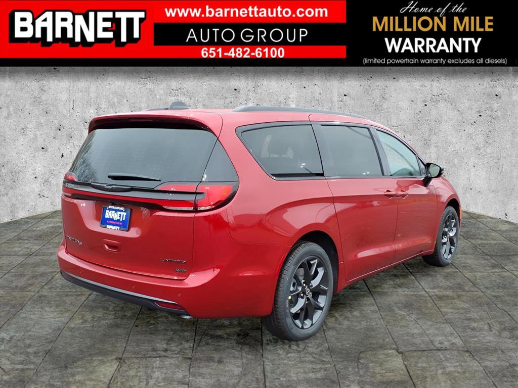 New 2026 Chrysler Pacifica Limited w/ S Appearance Package image 6