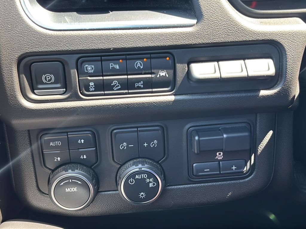 Used 2023 Chevrolet Tahoe High Country w/ Advanced Technology Package AWD/4WD image 34