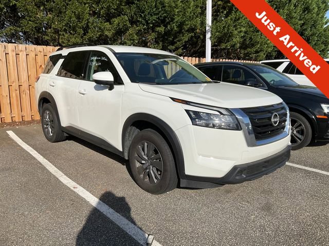 Used 2025 Nissan Pathfinder SV image 1