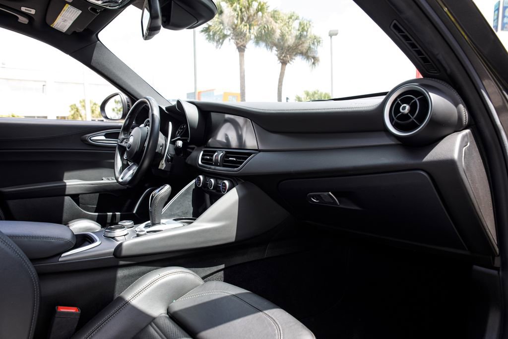 Used 2022 Alfa Romeo Giulia Veloce image 33