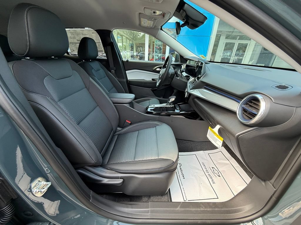 New 2026 Chevrolet Trax LT w/ LT Convenience Package FWD image 37