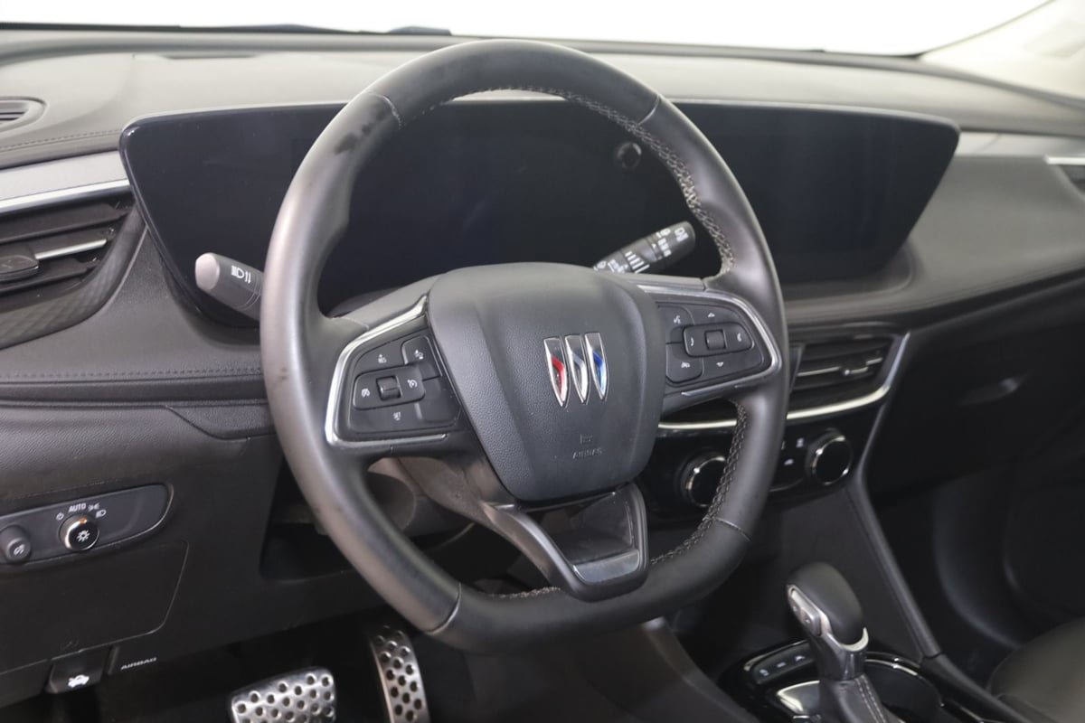 Used 2025 Buick Encore GX Sport Touring AWD/4WD image 6
