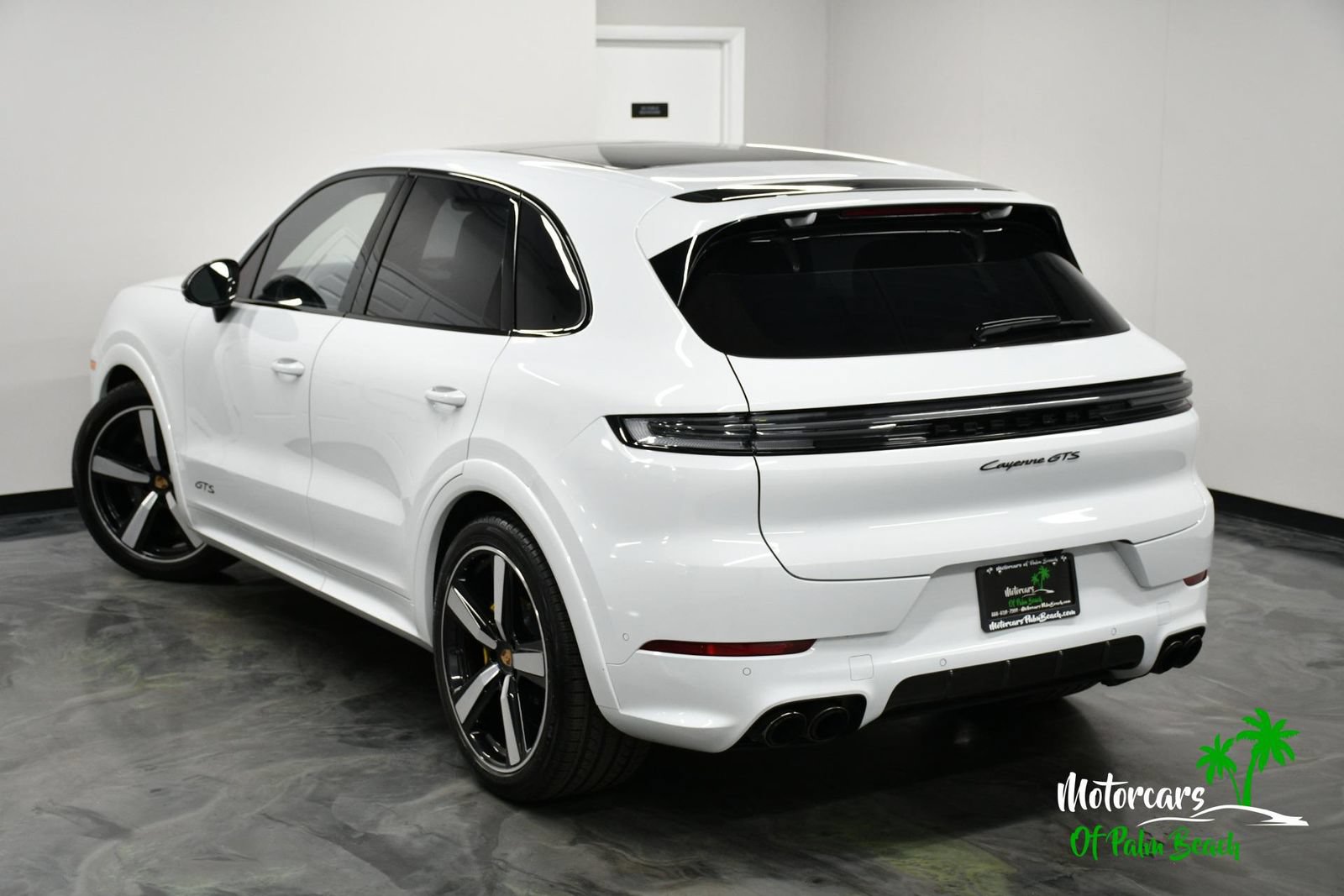 Used 2025 Porsche Cayenne GTS AWD/4WD image 11