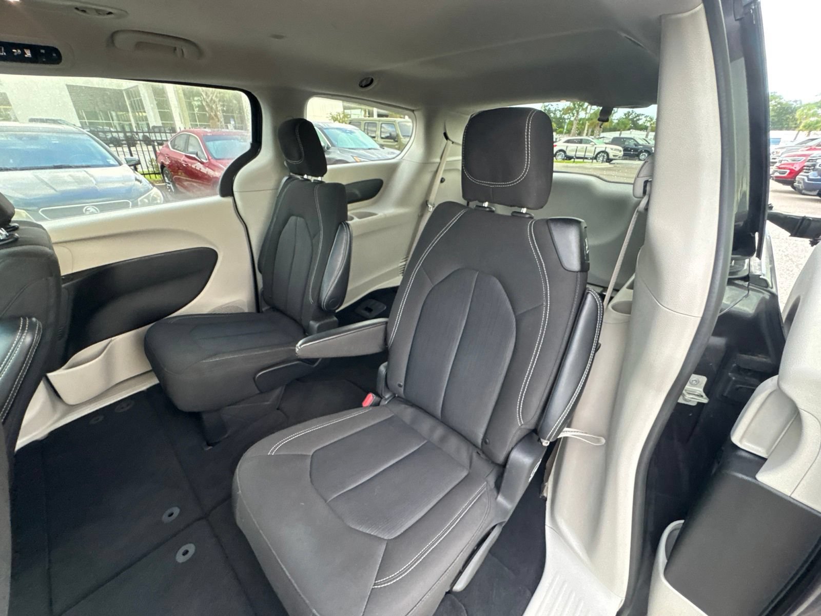 Used 2022 Chrysler Voyager LX FWD image 20