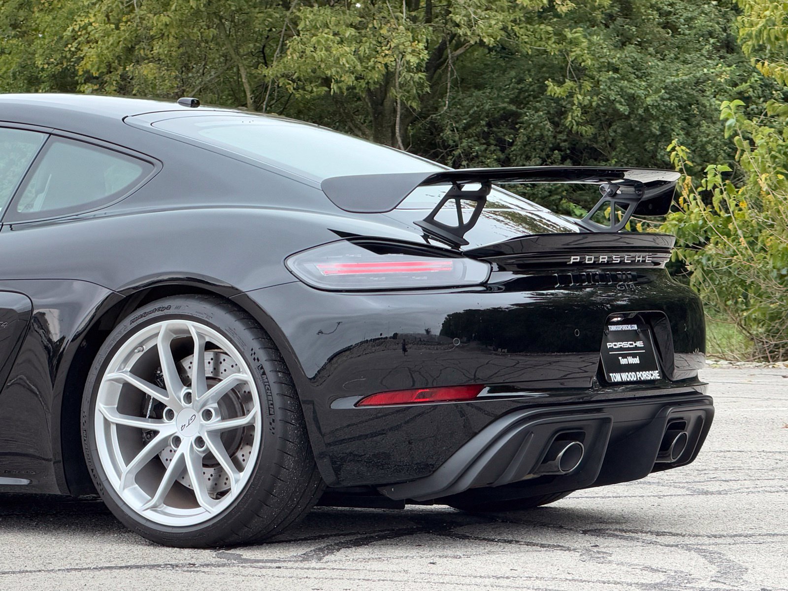 Used 2020 Porsche 718 Cayman GT4 RWD image 9