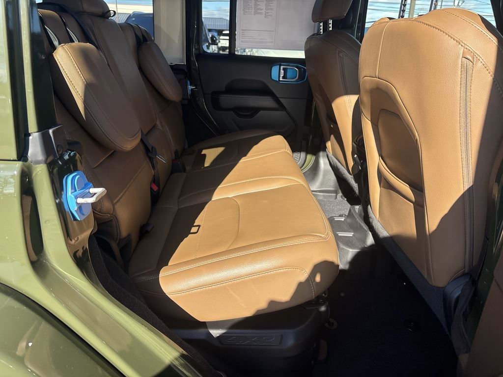 Used 2022 Jeep Wrangler Unlimited Sahara w/ Cold Weather Group image 17