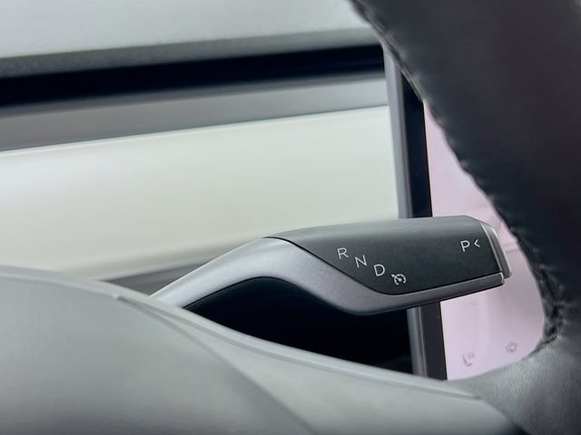 Used 2024 Tesla Model Y Long Range AWD/4WD image 16